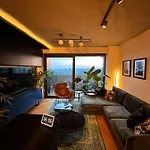 Skyline Elegance With Free Parking Apartmán