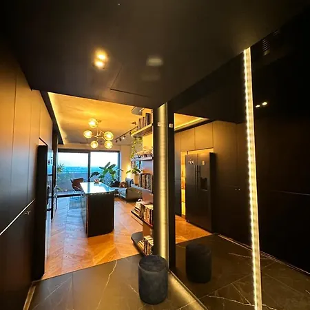 Skyline Elegance With Free Parking Apartment *