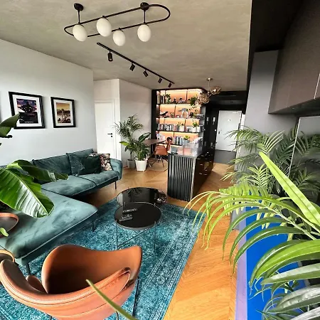 Skyline Elegance With Free Parking * Bratislava