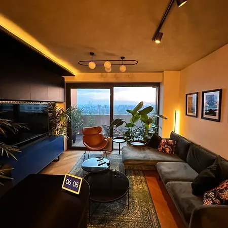 Skyline Elegance With Free Parking Lejlighed
