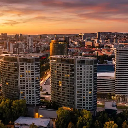 Apartment Skyline Elegance With Free Parking *