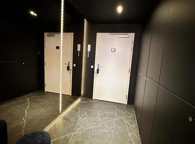 Skyline Elegance With Free Parking