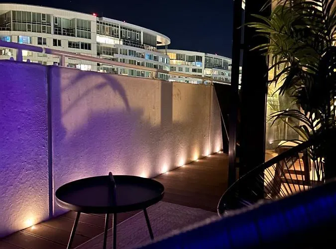 Skyline Elegance With Free Parking *