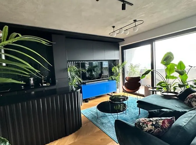 Skyline Elegance With Free Parking *