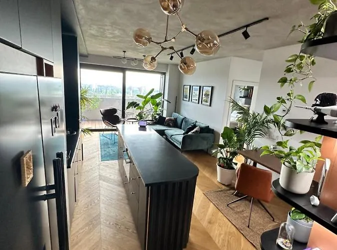 Skyline Elegance With Free Parking