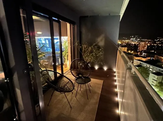 Apartment Skyline Elegance With Free Parking *