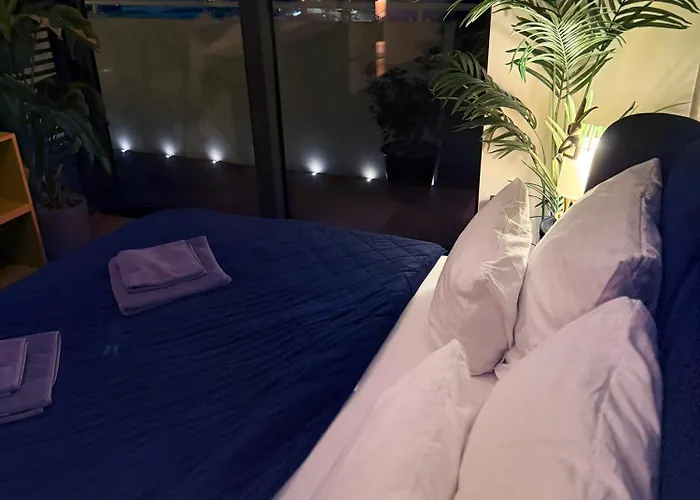 Skyline Elegance With Free Parking Apartment *