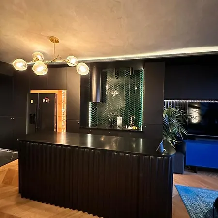 דירה Skyline Elegance With Free Parking ברטיסלאבה