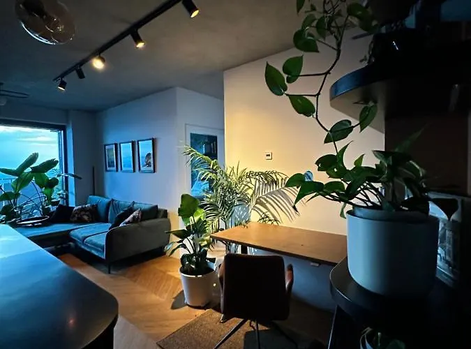 Skyline Elegance With Free Parking Appartement Bratislava