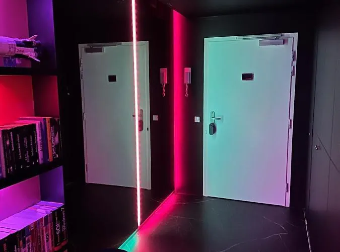 Skyline Elegance With Free Parking ブラチスラヴァ