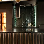 Skyline Elegance With Free Parking Apartment *