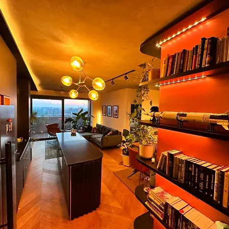 Skyline Elegance With Free Parking Apartment *
